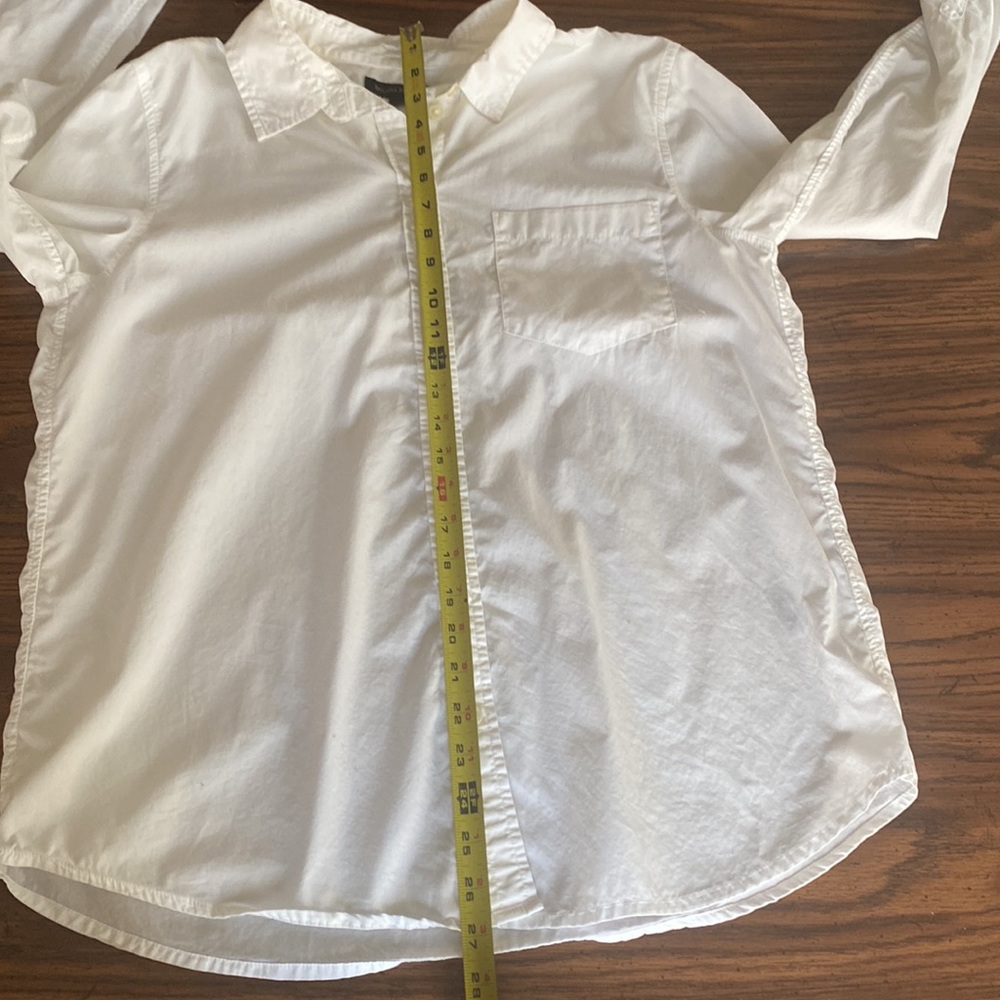 06:09- Banana Republic Button Down Shirt - Picture 15 of 15